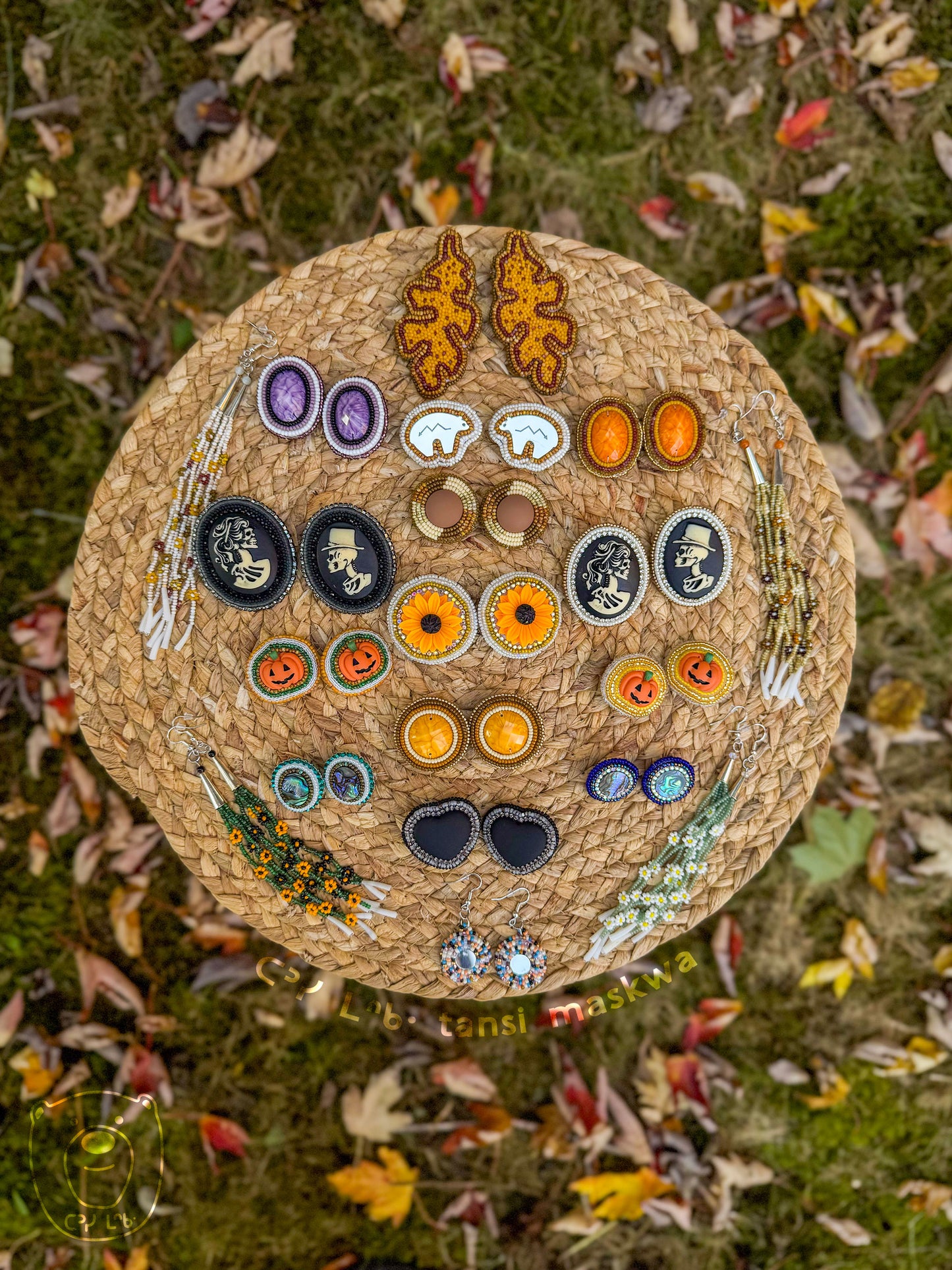ᐅᓵᐃᐧᐸᐠ osâwipak (Pumpkins) • Beaded Earrings