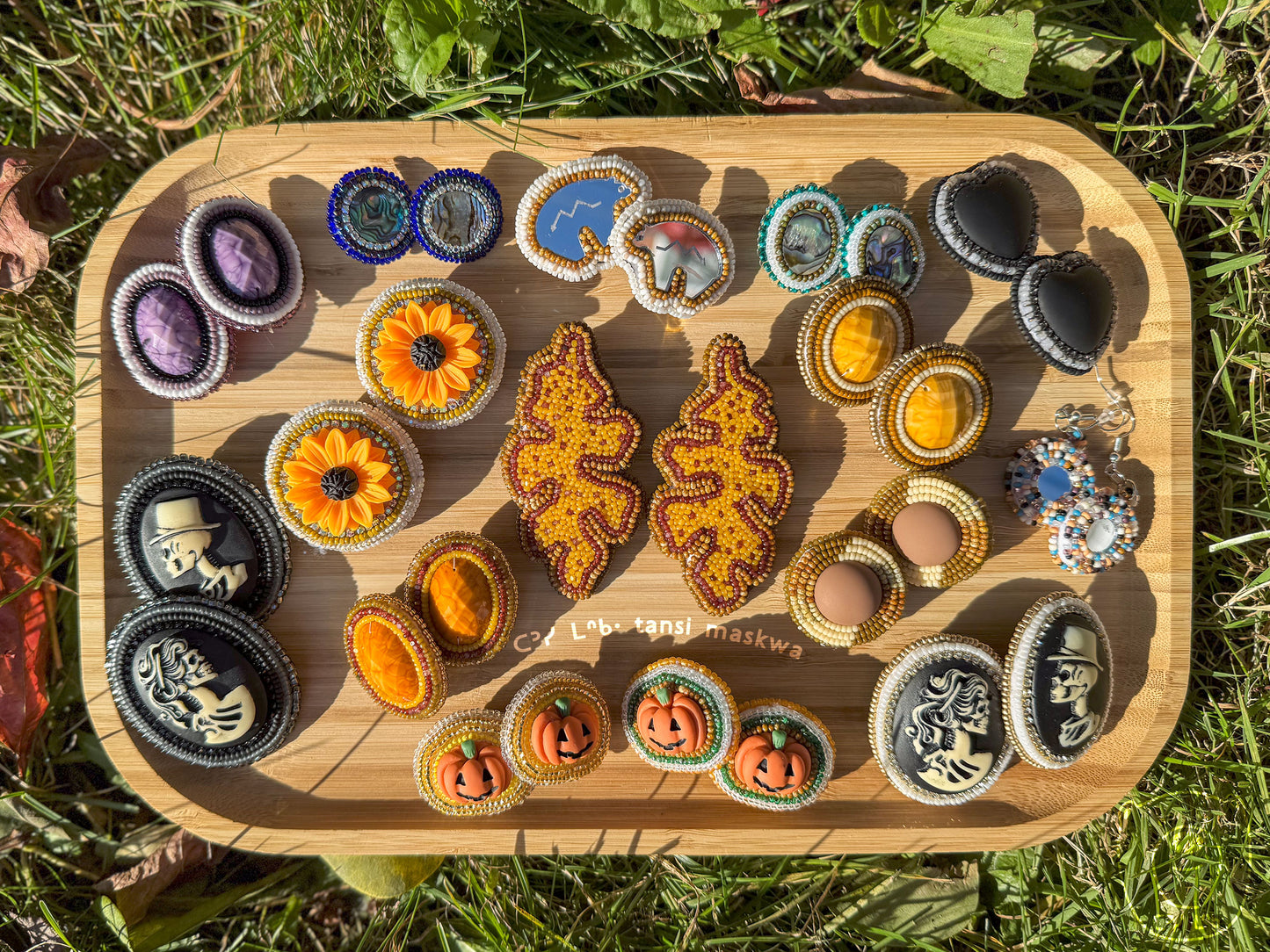 ᐅᓵᐃᐧᐸᐠ osâwipak (Pumpkins) • Beaded Earrings