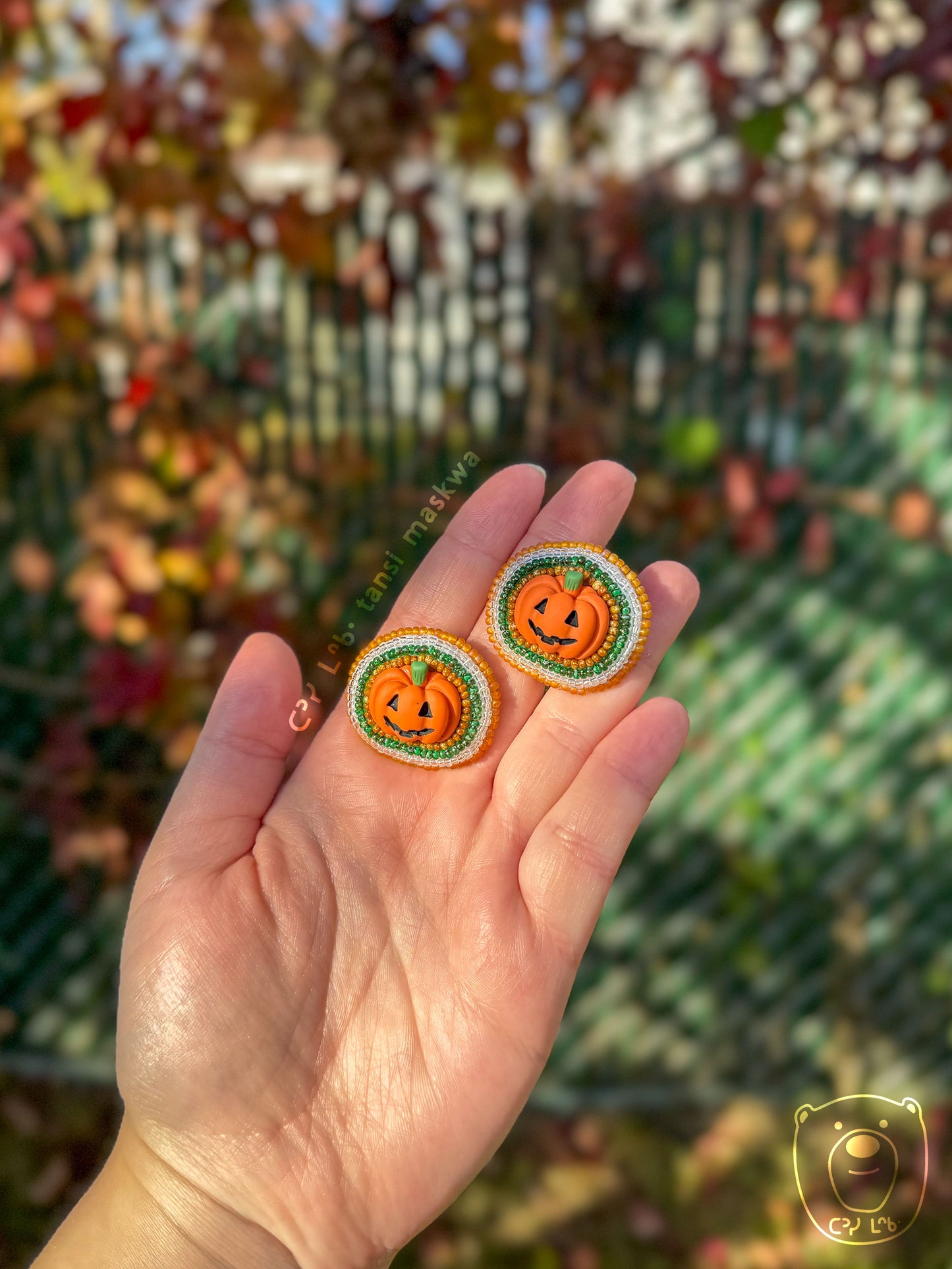 ᐅᓵᐃᐧᐸᐠ osâwipak (Pumpkins) • Beaded Earrings